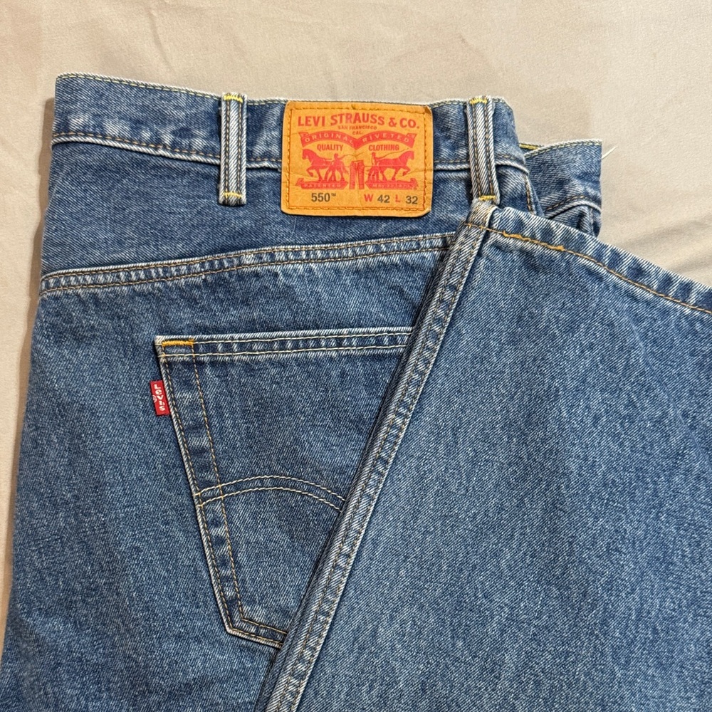 Levi's 550 Relaxed Fit Blue Jeans 42 x 32